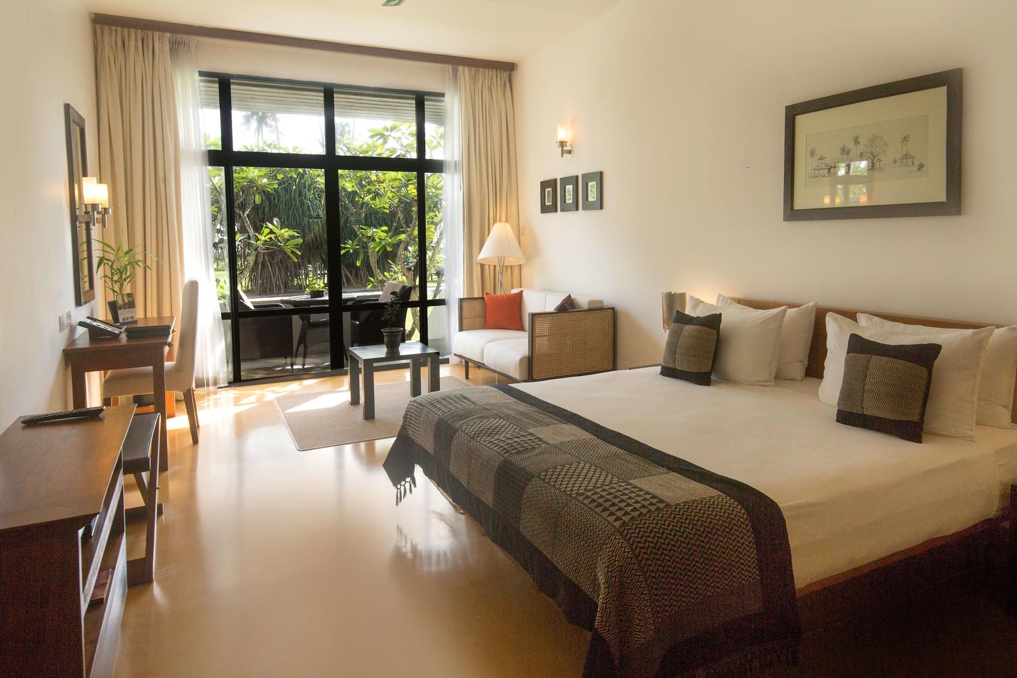 The Blue Water - Geoffrey Bawa Heritage - City Resort Hotel Wadduwa Extérieur photo