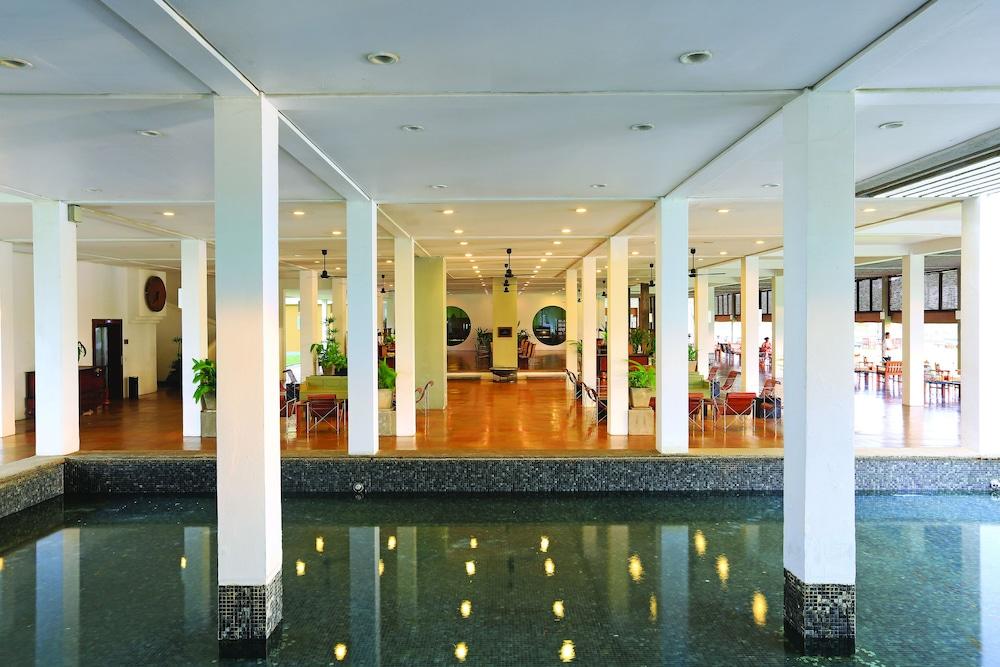 The Blue Water - Geoffrey Bawa Heritage - City Resort Hotel Wadduwa Extérieur photo