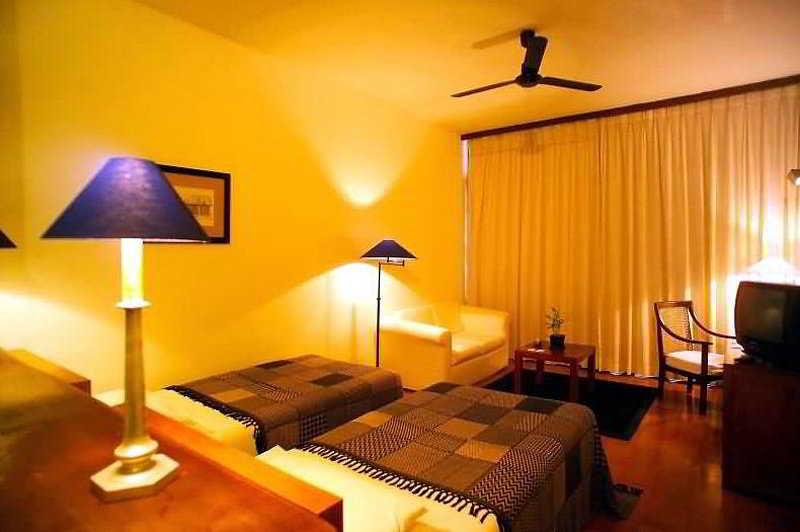 The Blue Water - Geoffrey Bawa Heritage - City Resort Hotel Wadduwa Chambre photo