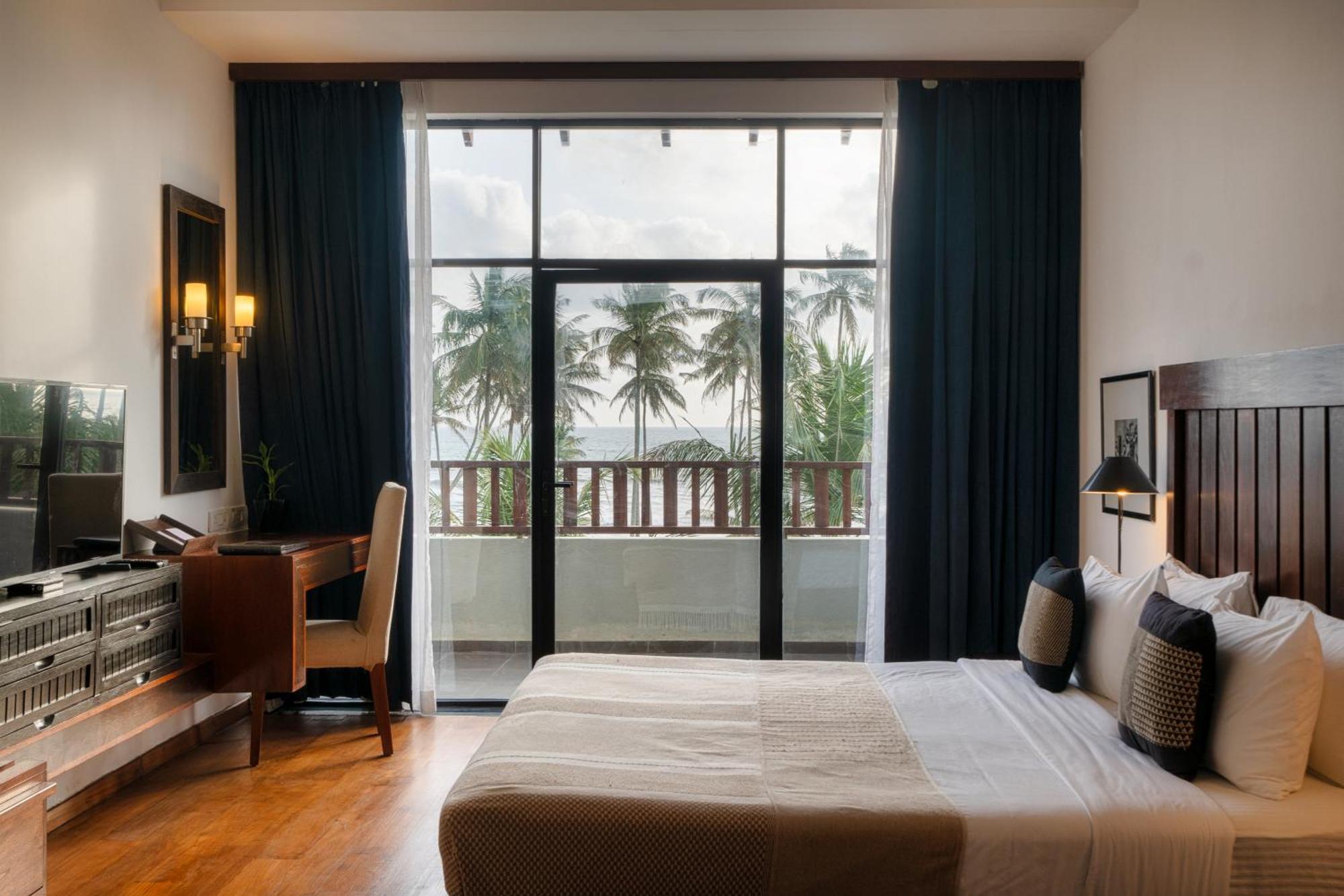 The Blue Water - Geoffrey Bawa Heritage - City Resort Hotel Wadduwa Extérieur photo