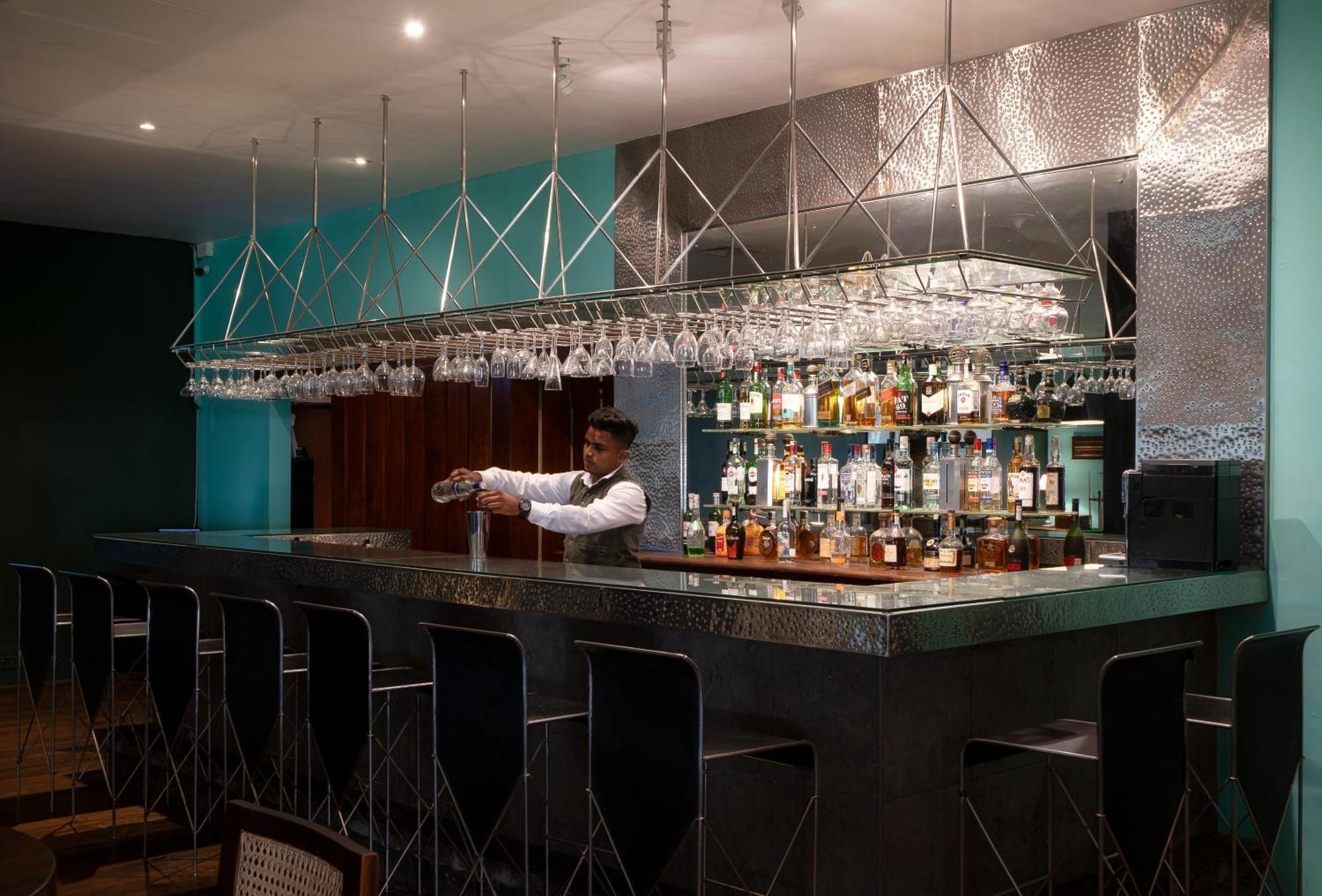 The Blue Water - Geoffrey Bawa Heritage - City Resort Hotel Wadduwa Extérieur photo