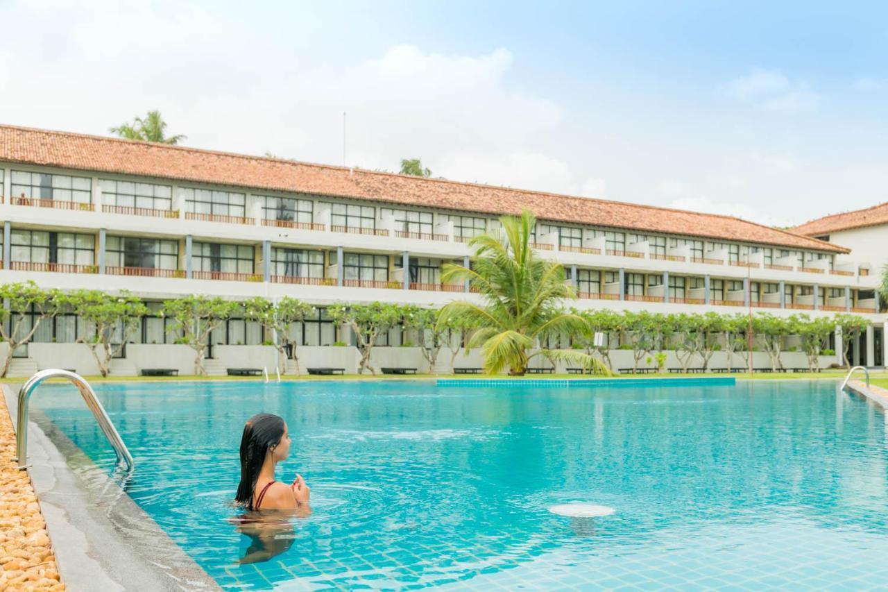 The Blue Water - Geoffrey Bawa Heritage - City Resort Hotel Wadduwa Extérieur photo